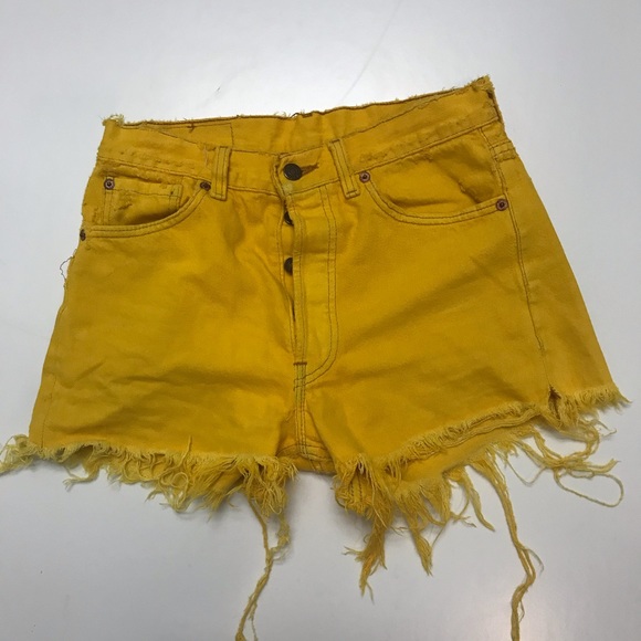 yellow levi shorts